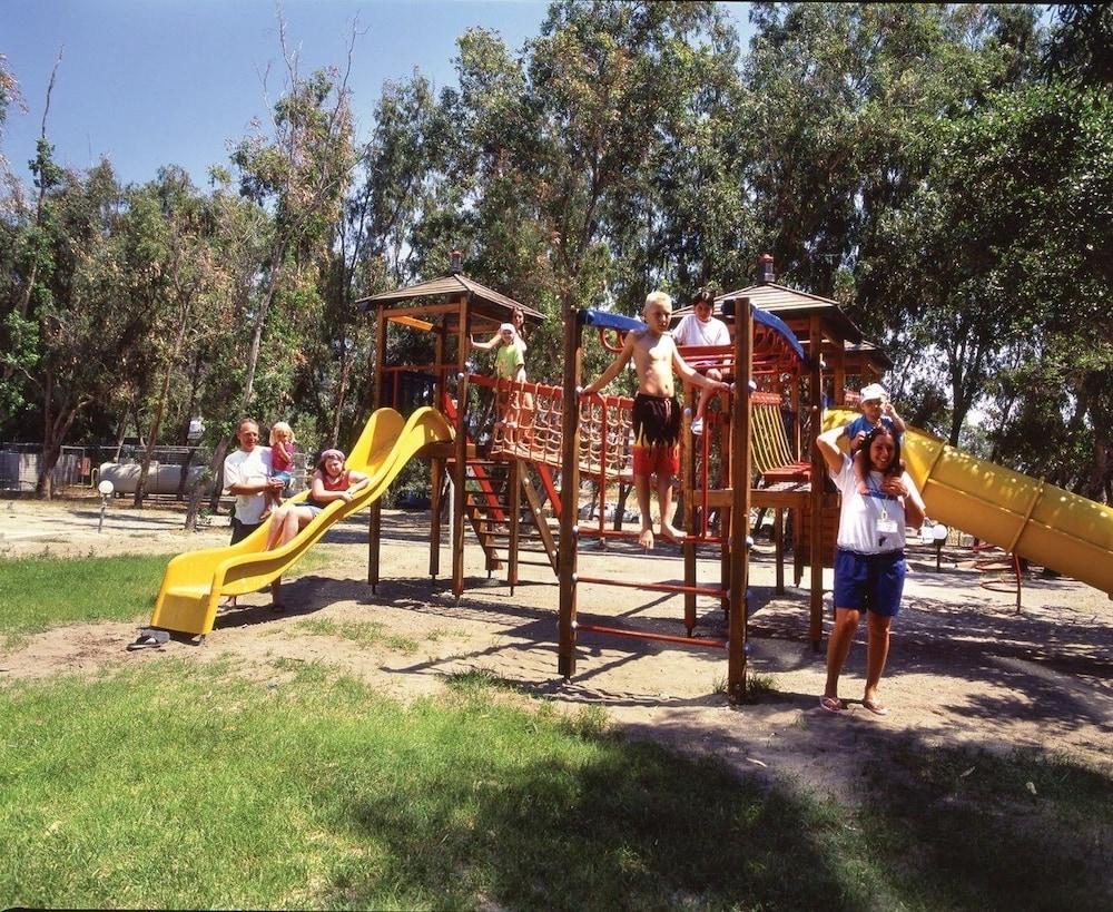 Calypso Resort 4*